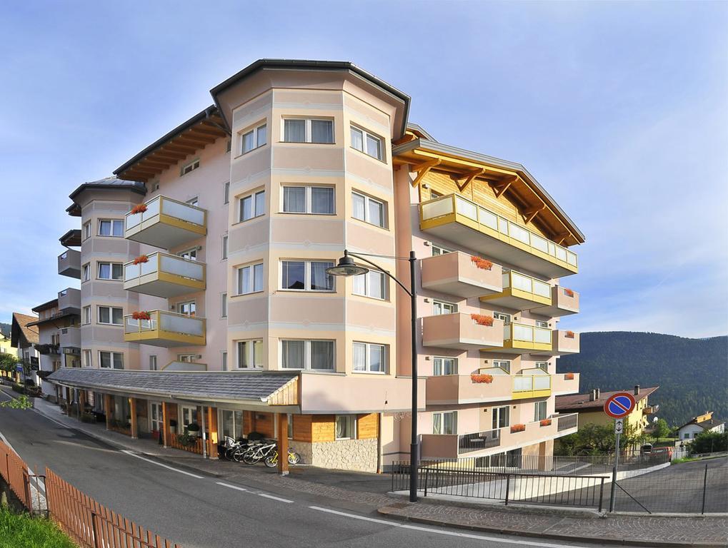 Hotel Luna Bianca Фольгария Экстерьер фото